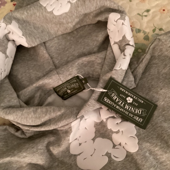 BNWT Men’s Denim Tears Cotton Wreath Sweatshirt Medium - Picture 4 of 5